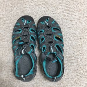 Keen whisper sandals size 7.5 teal